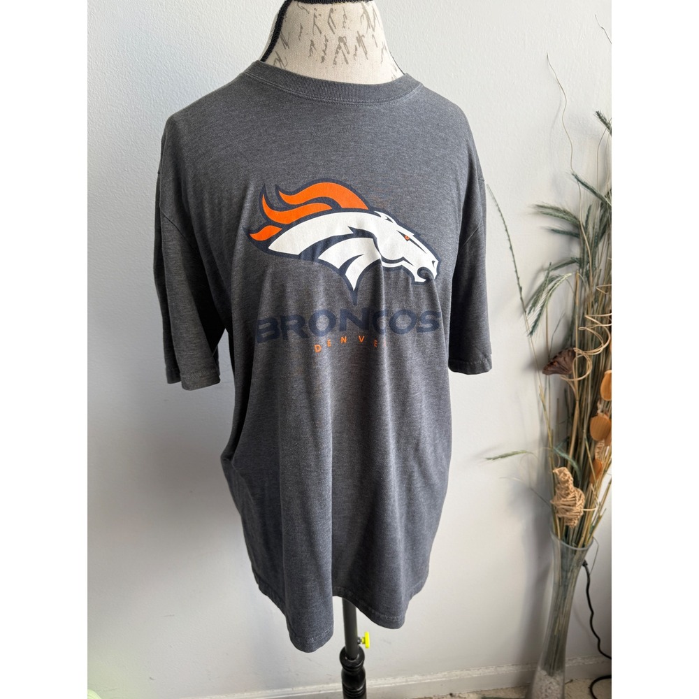Nike NFL Denver Broncos Mens Charcoal Heather Grey Graphic T-Shirt Short Sleeve